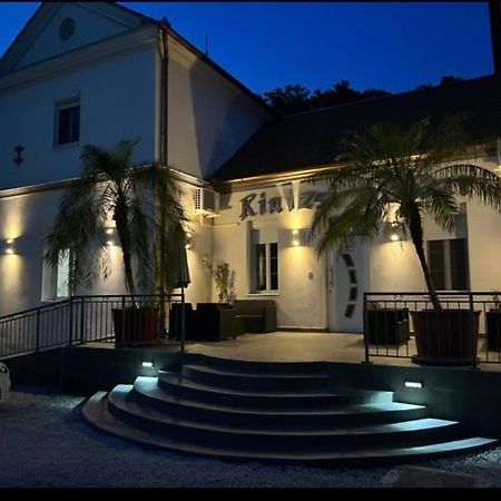 Kinizsi Udvar Apartmanhaz Balatonboglár Exterior foto