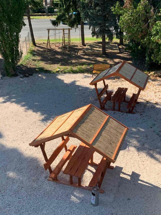 Kinizsi Udvar Apartmanhaz Balatonboglár Exterior foto