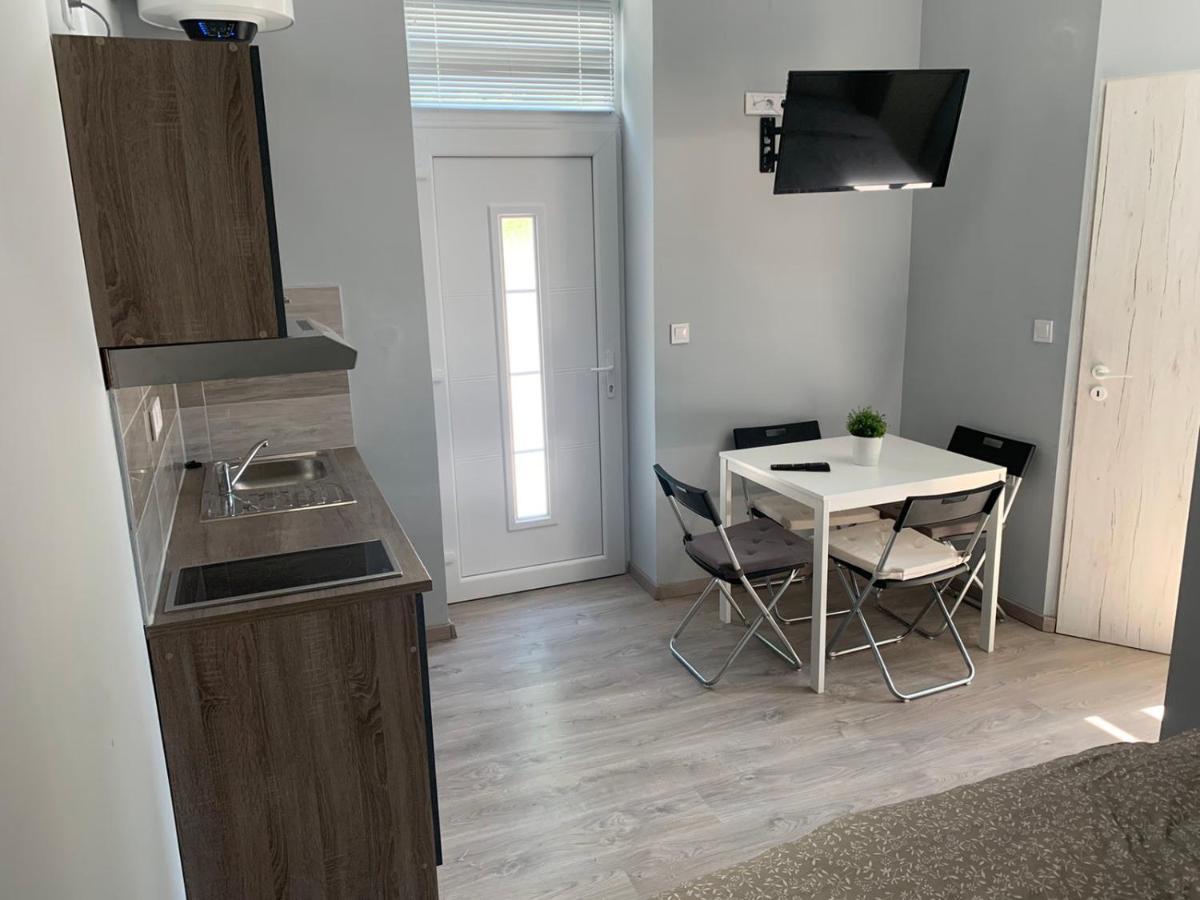 Kinizsi Udvar Apartmanhaz Balatonboglár Exterior foto