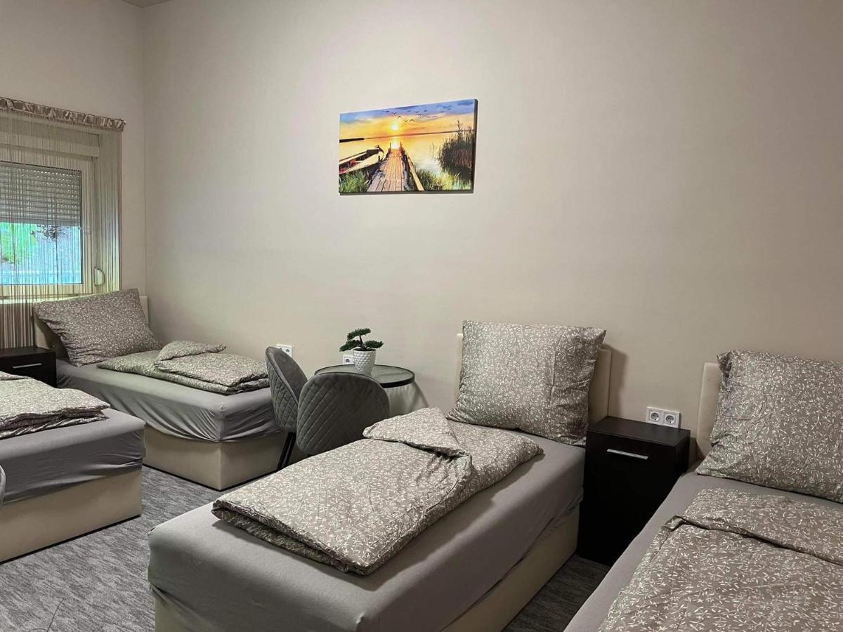 Kinizsi Udvar Apartmanhaz Balatonboglár Exterior foto