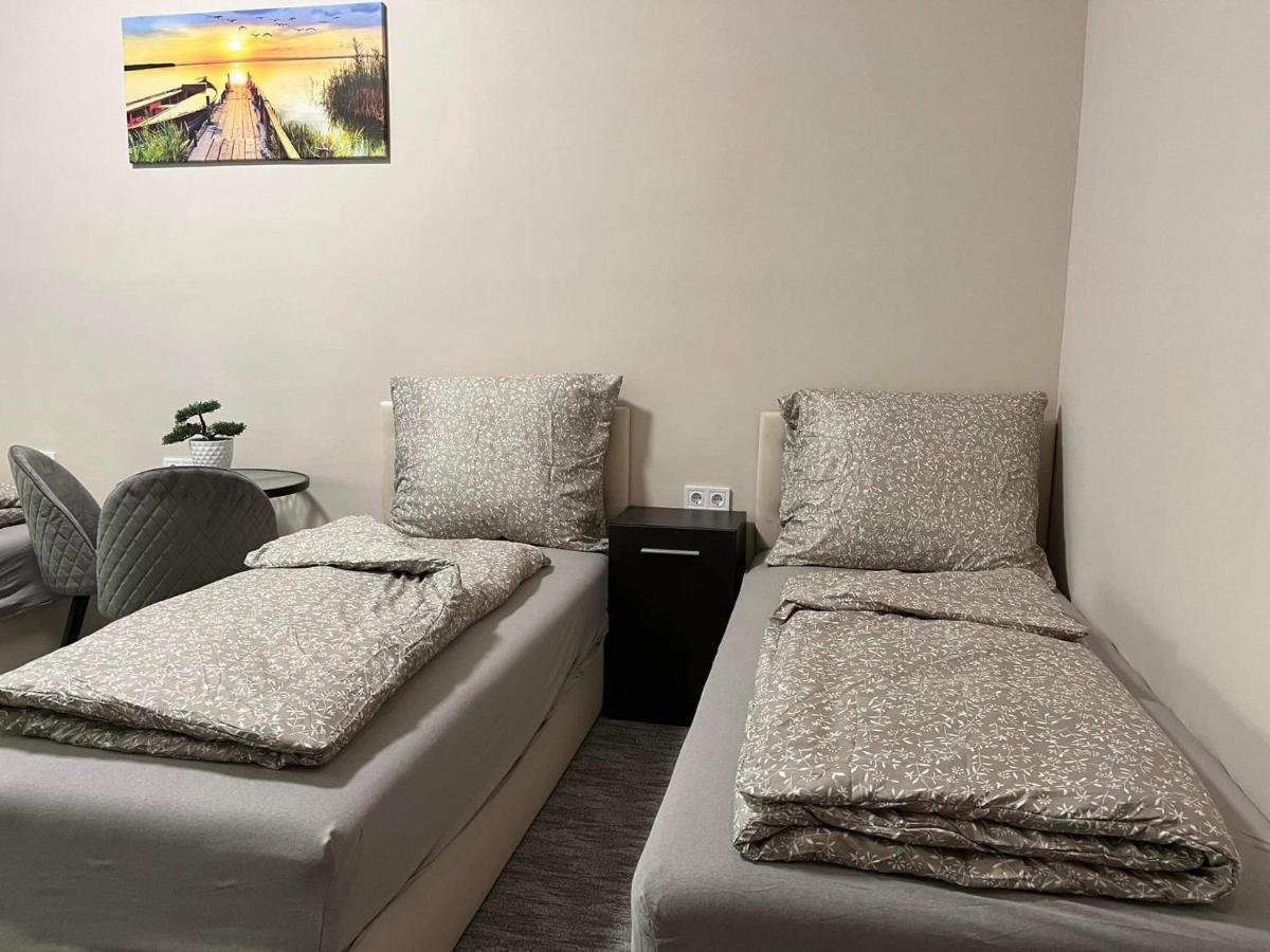 Kinizsi Udvar Apartmanhaz Balatonboglár Exterior foto