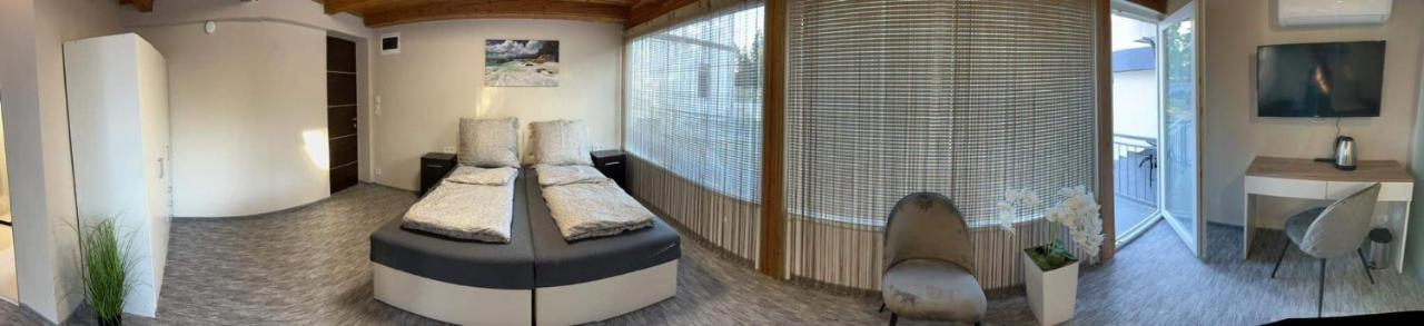Kinizsi Udvar Apartmanhaz Balatonboglár Exterior foto