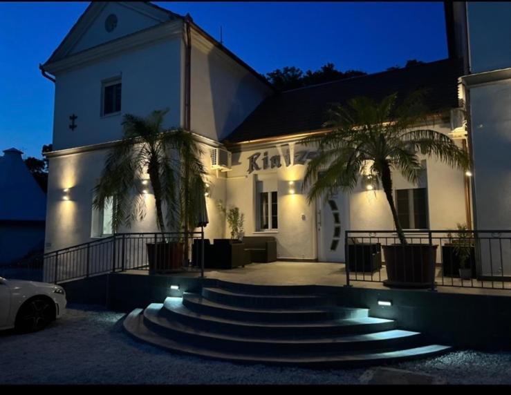 Kinizsi Udvar Apartmanhaz Balatonboglár Exterior foto