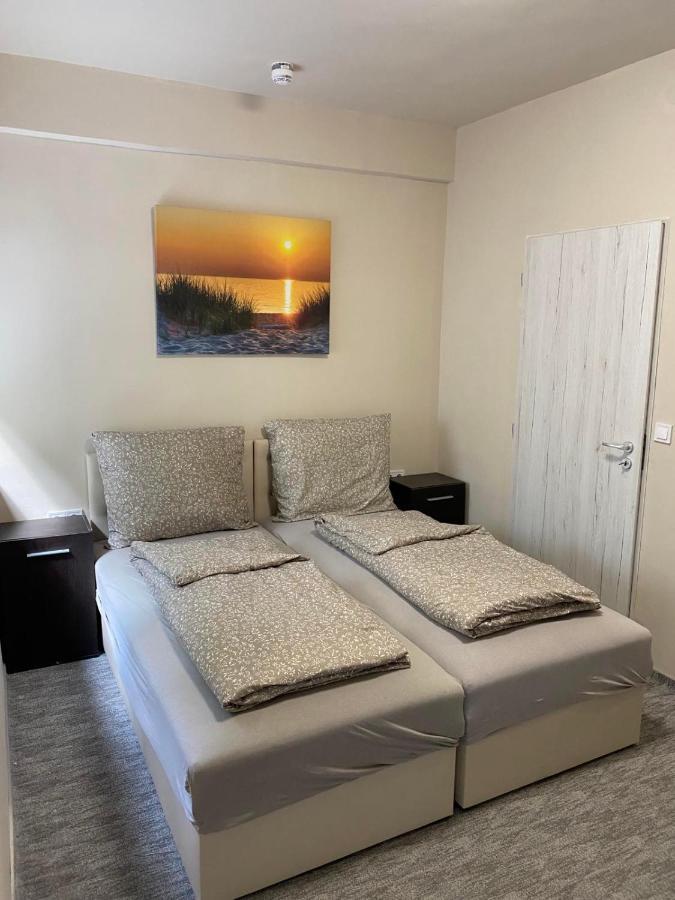 Kinizsi Udvar Apartmanhaz Balatonboglár Exterior foto