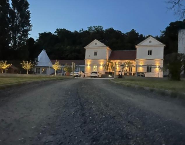Kinizsi Udvar Apartmanhaz Balatonboglár Exterior foto