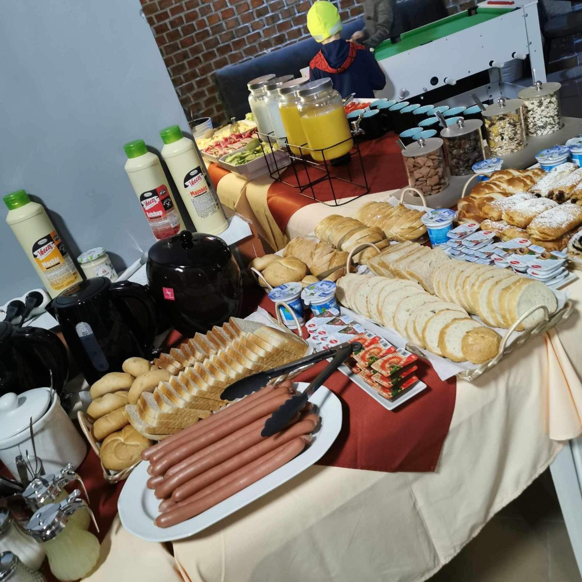 Kinizsi Udvar Apartmanhaz Balatonboglár Exterior foto