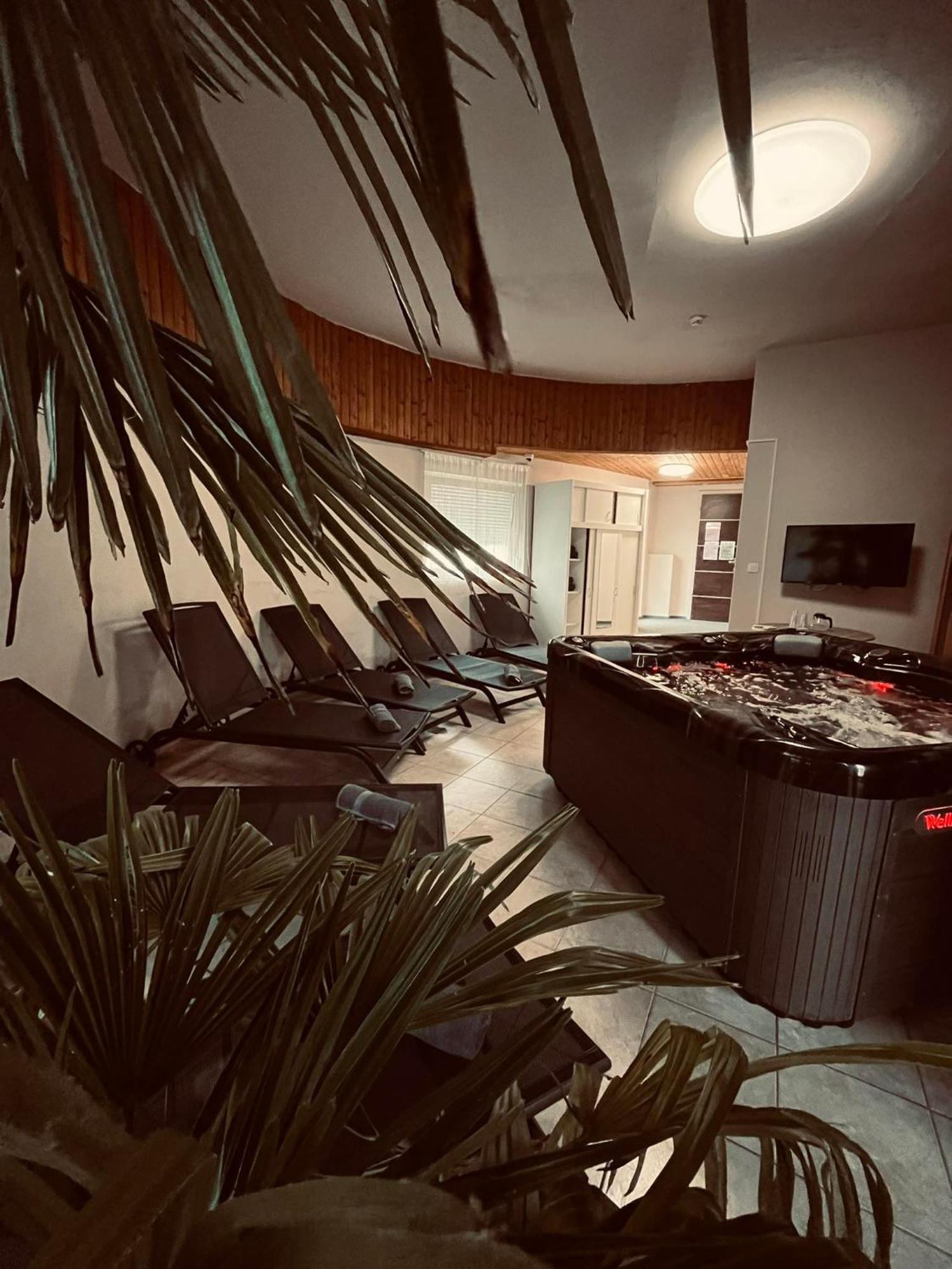 Kinizsi Udvar Apartmanhaz Balatonboglár Exterior foto